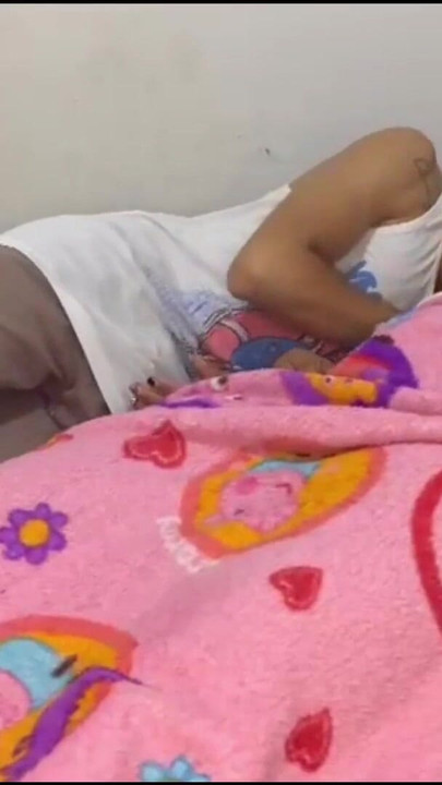 彼女は一人で家にいて、私に訪ねてほしいと頼んできました | クリップ 1