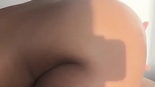 Ich bin nicht zufrieden, nur ihren schwanz in meinem mund zu haben, und ich entschließe mich, sie besser -amateur-paar- nysdel zu reiten