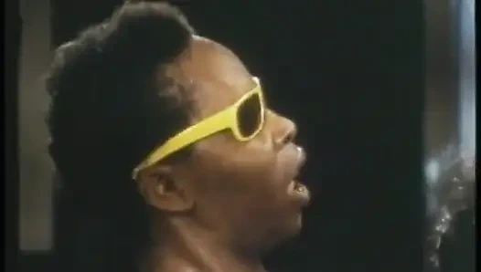 Die sexy kristina Barrington bekommt die muschi von hinten auf einem bürotisch geritten