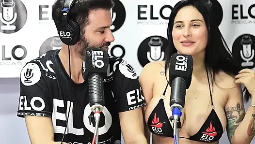 Elo podcast ile röportaj beni heyecanlandıran birçok baharatlı soruyla bitiyor Jenifer play