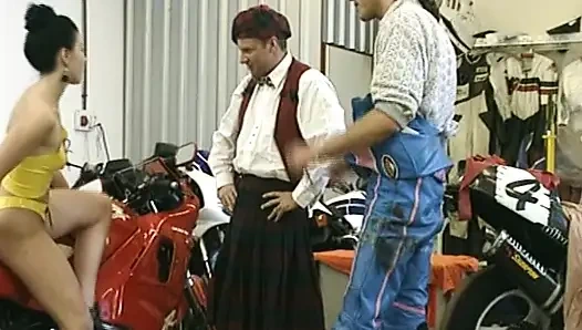 Gadis Jerman motogp pantatnya dientot di salon