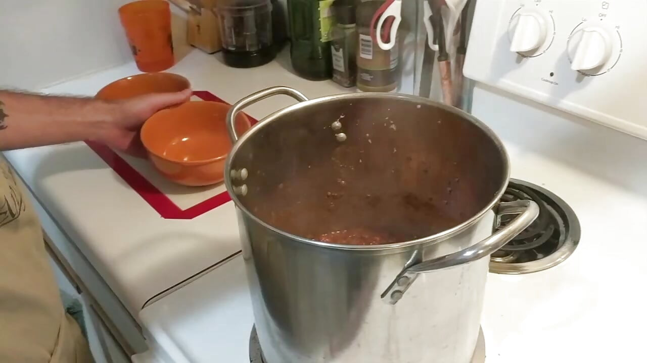 Cum Cooked 3 Leek Chili with Oil Handjob