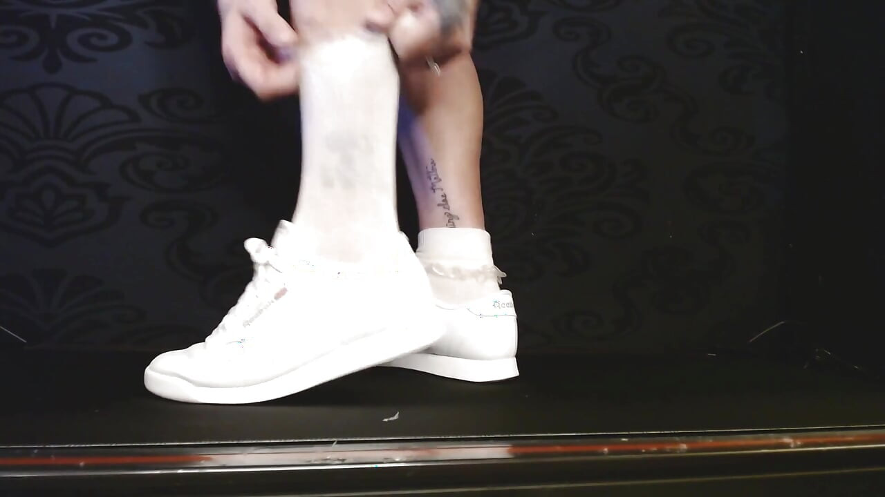 Reebok Princess Sneakers Ruffled Socks Walking