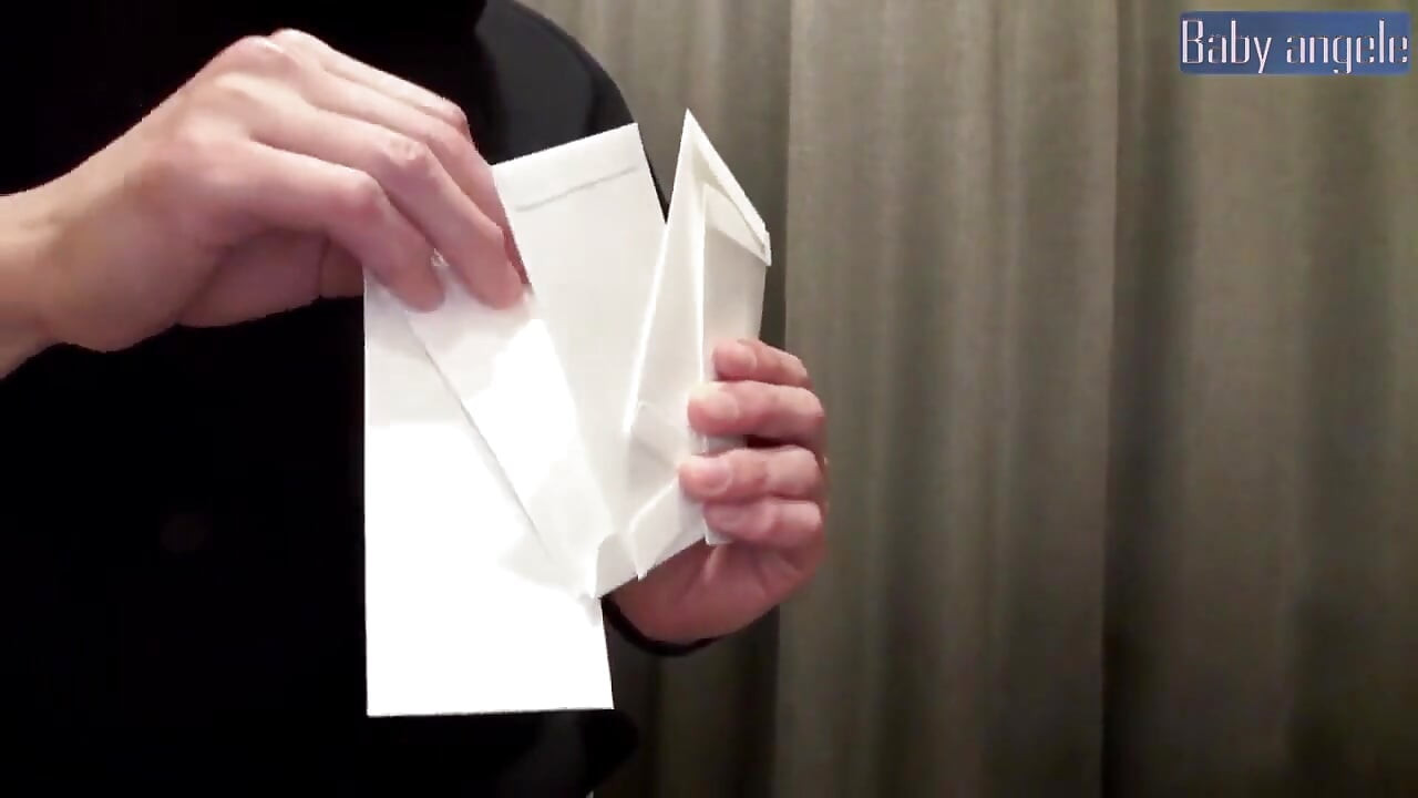 Busty Slim Fan Girl går all in for favoritten sin, noe som fører til et dristig privat POV-øyeblikk som ender i creampie