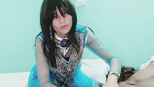 Ateşli orta yaşlı seksi kadın büyük zenci yarağı ile mükemmel becerileri gösteriyor