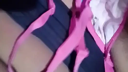 Negona gostosa masturbates enjoying