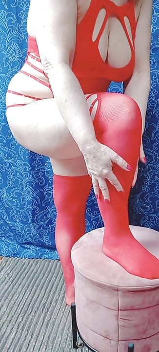 Sensual milf Sabrinahole apresenta promoção para nova galeria de fotos quentes