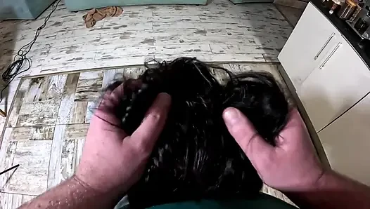 Tante seksi dengan rambut aduhai lagi asik nyepong kontol sampai dicrot di dalam
