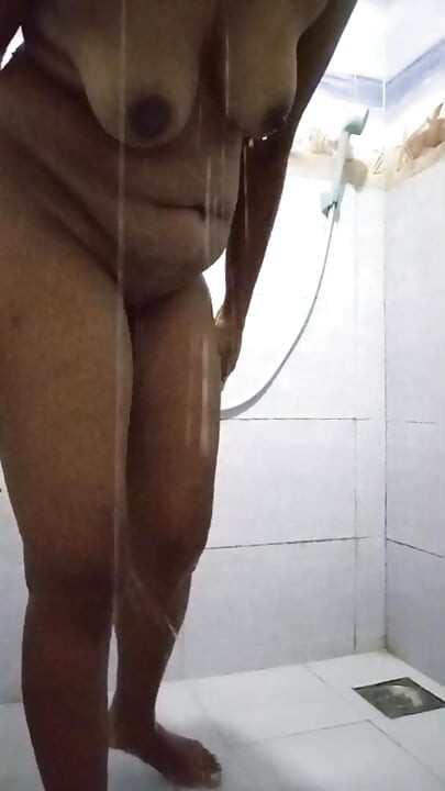 Sri lankan girl bathing