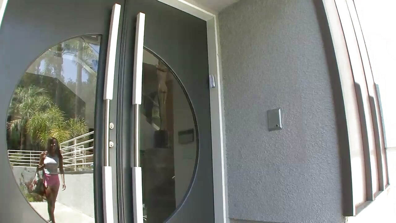年轻的异国情调女孩喜欢被成熟的鸡巴操