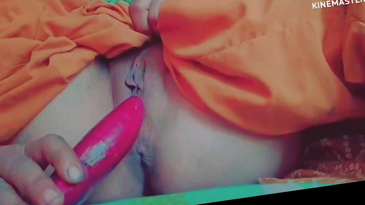 Young  college bitch girl real masturbation with eggplant
