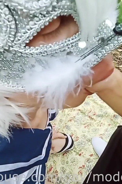 デカチンがくっついて、路上でファックし、手のない精子の噴水!