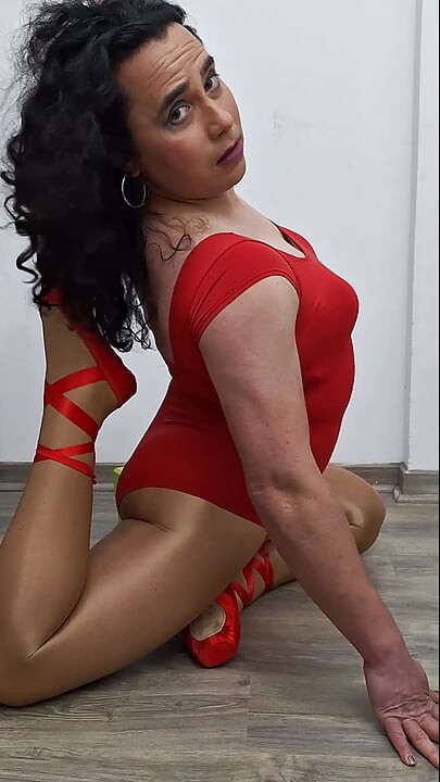 Ballet in red: Stretching, Flexibility and a vibrator