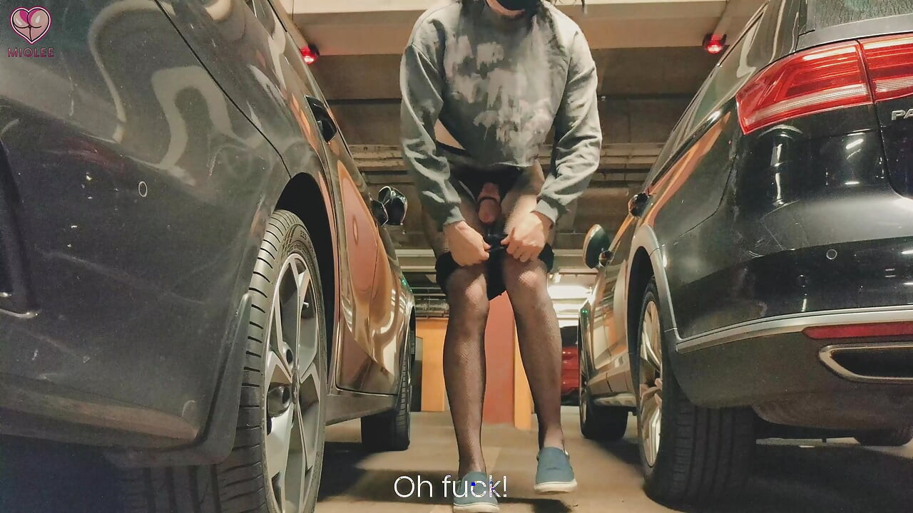 Рискованный Засвет И Камшот На Подземной Парковке