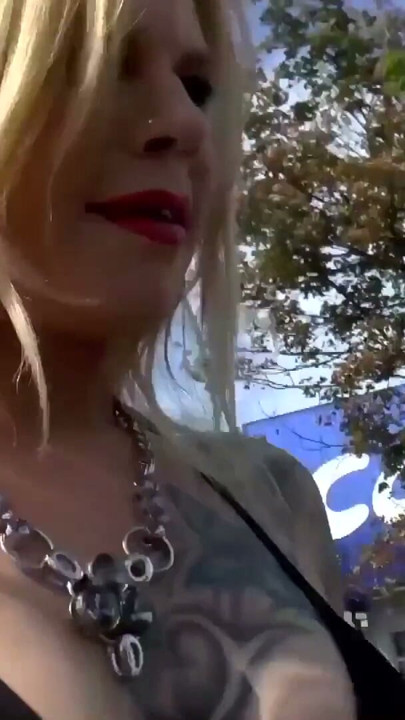 Love Parade Schlampe im Wohnwagen schnell abgearbeitet | Clip 1
