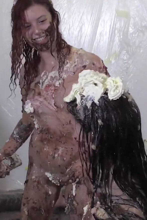 Charlie & Pixiee Cakes Sploshing