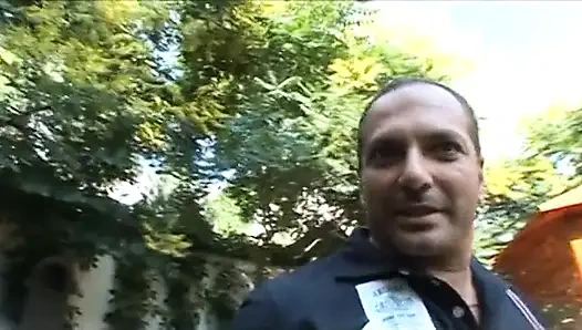 Pelacur Italia dientot sama dua pria kontol ngaceng yang pengen crot di mulutnya - DVD