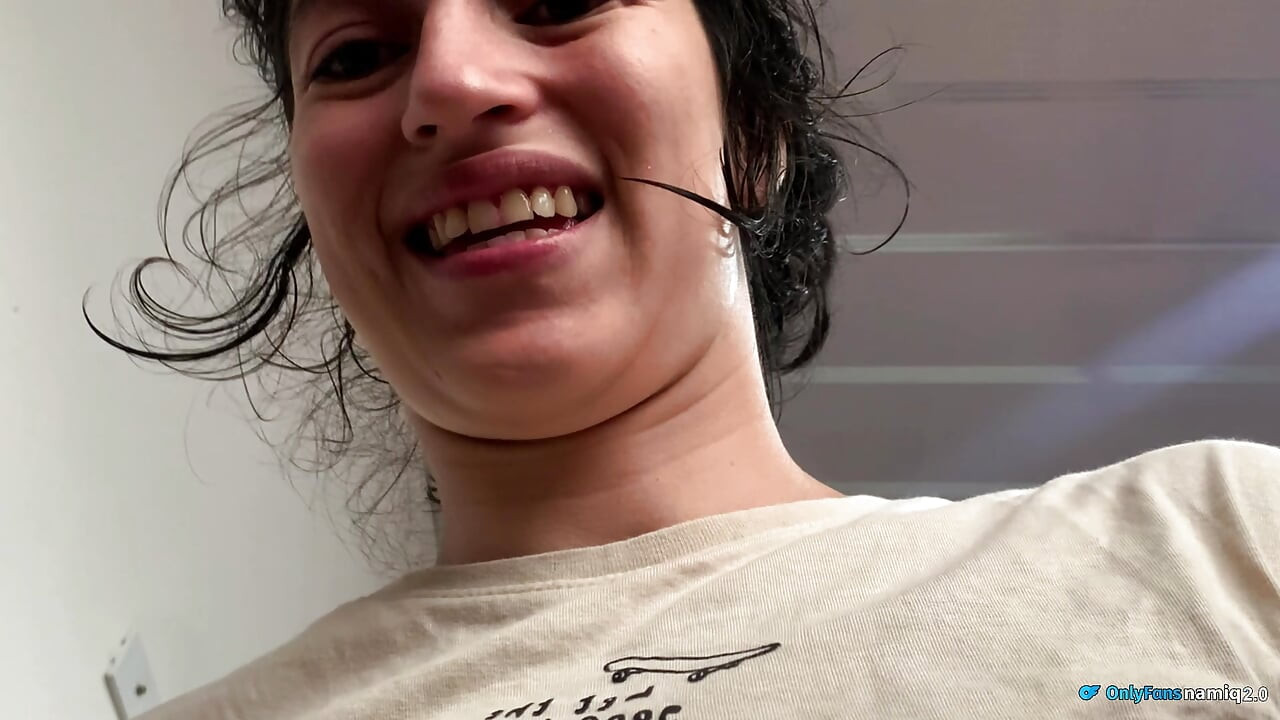 IL ME LAISSE SUCER SA BITE RICHE ET DUREMENT ... IL M’A LAISSÉ LA BOUCHE PLEINE DE SPERME
