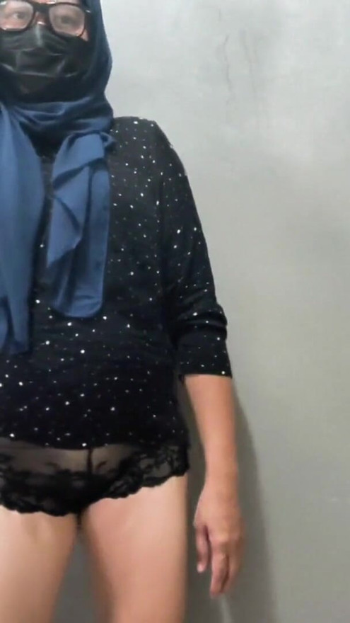 Model hot berhijab indonesia live solo gadis sendirian di rumah | Clip 1