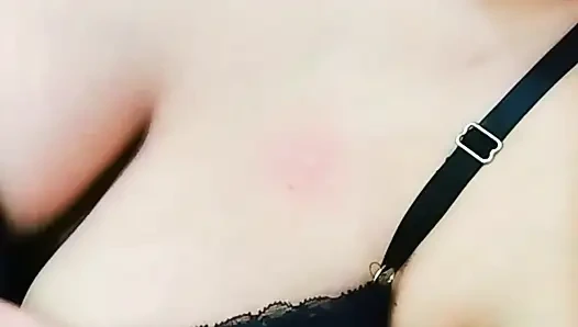 Mısırlı ateşli iri güzel seksi evli kadın kocasının arkadaşıyla canlı seks yapıyor