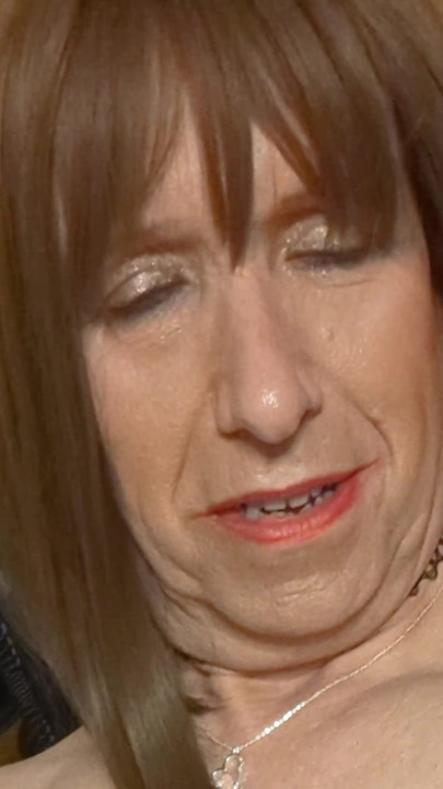 エレガントな女性があなたのためにオナニーする