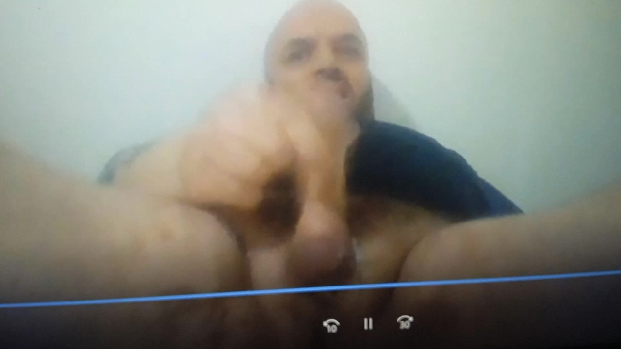 50-year-old bear looking for couple or vrouq for threesome