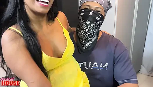 Birbirini Seven Bir Çift, Anal Seks De Içeren Bir Orgide Fantezilerini Gerçekleştiriyor