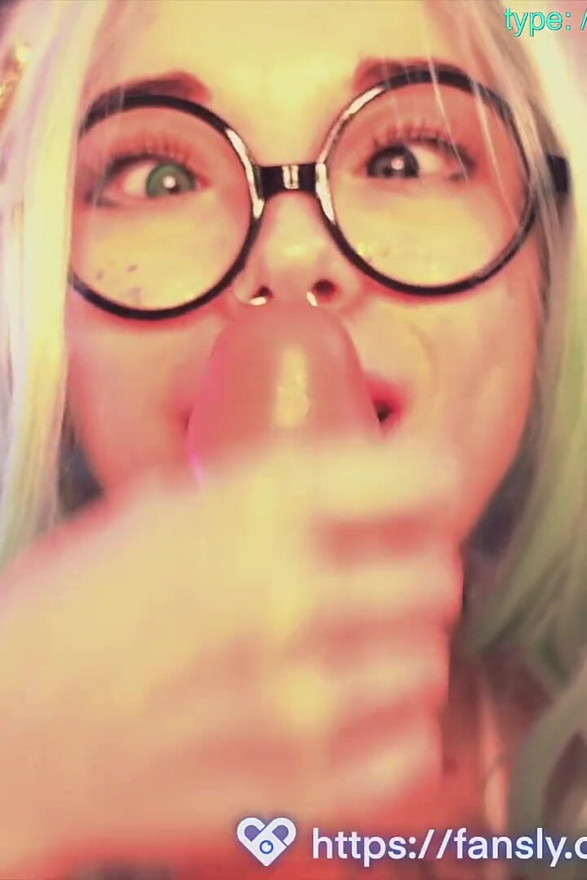 Sloppy blowjob from a cute elf - Karneli Bandi