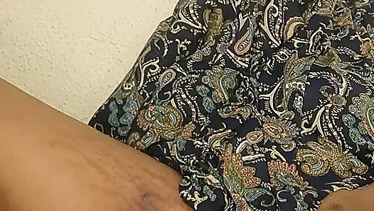 Arabian mom trying to squirt in her bedroom