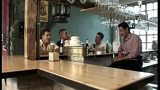 Tante girang jerman rambut merah ngentot kontol besar di bar