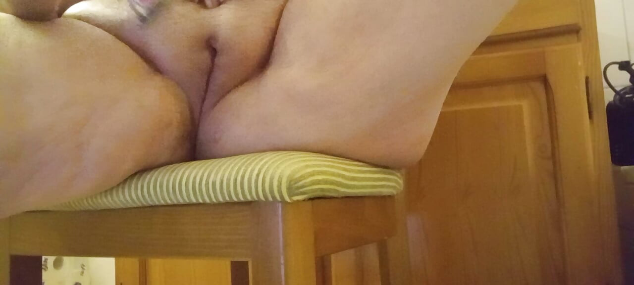Thick 53-year-old amateur shaves her hairy pussy close-up - Part 3