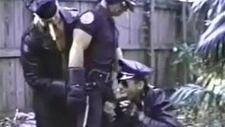 Polizisten und lederverrückter Sex