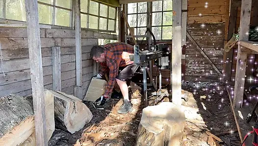 Ateşli orta yaşlı seksi kadın dışarıda götten sert sikiliyor ve gerçek anal yüzünü gösteriyor