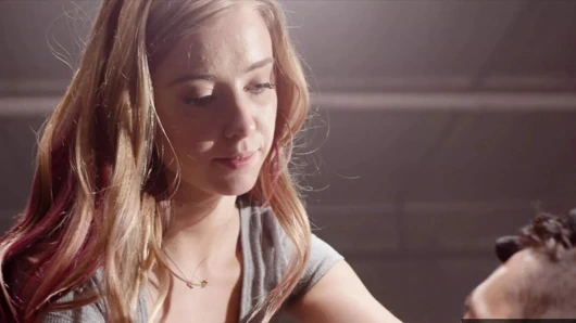 Глубже. Haley Reed раздвигает ноги для двух боксеров