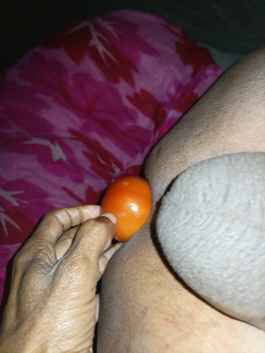 Ass with tomatoes