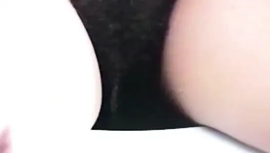 Ich zeige meinem stiefsohn meine haarige muschi und er kann nicht aufhören, immer wieder zu masturbieren und zu kommen.