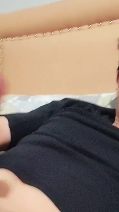 饥渴的婊子被大鸡巴塞进嘴里 | 短片 1