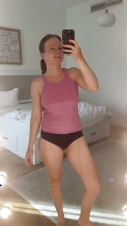 How Many Fingers Fit Into the Tight Pussy?