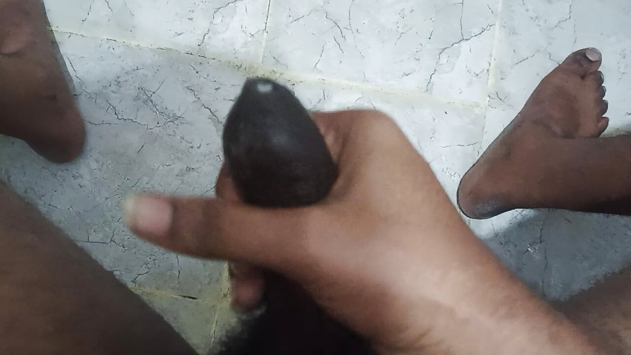 Mastrubating en imageant ma tatie propriétaire