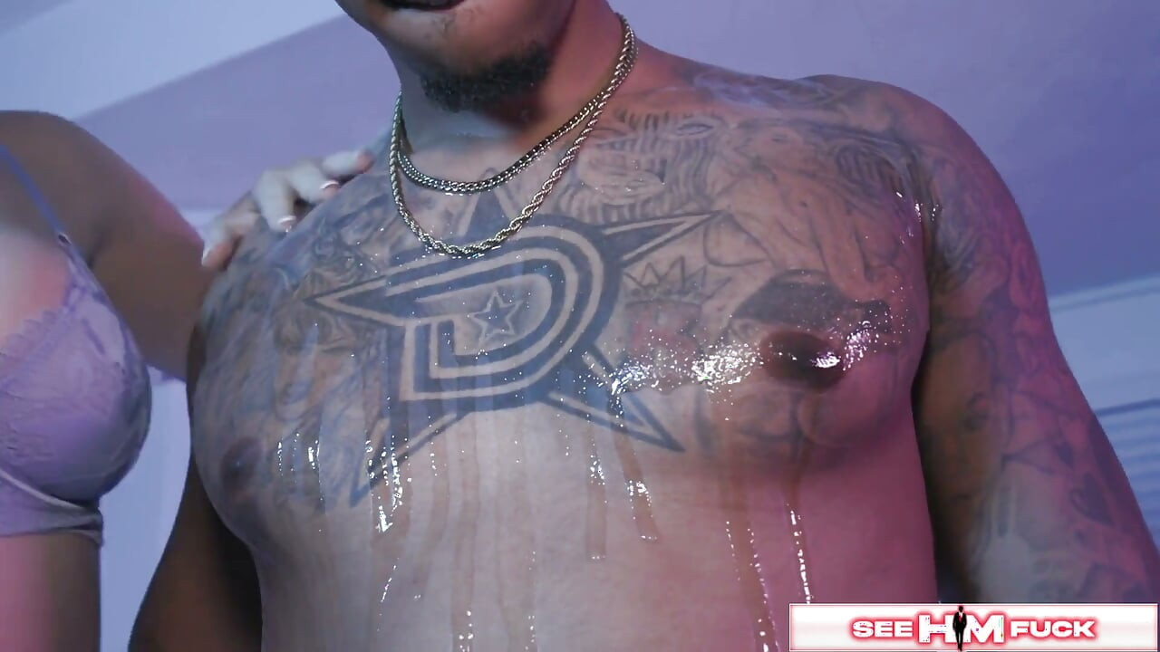 Zaddy2x liže Blake Blossom pičku pre nego što joj zabije svoj debeli kurac!