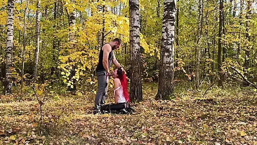 Одинокая И Напуганная В Лесу