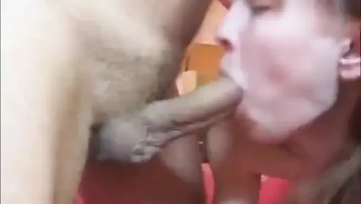 Kendimi sevmeyi ve alet emmeyi çok seviyorum