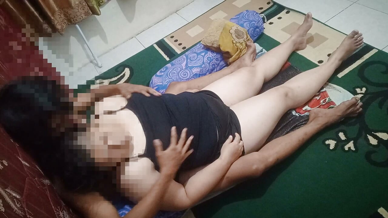 (Parte 1) Tía gordita cachonda quiere ser follada