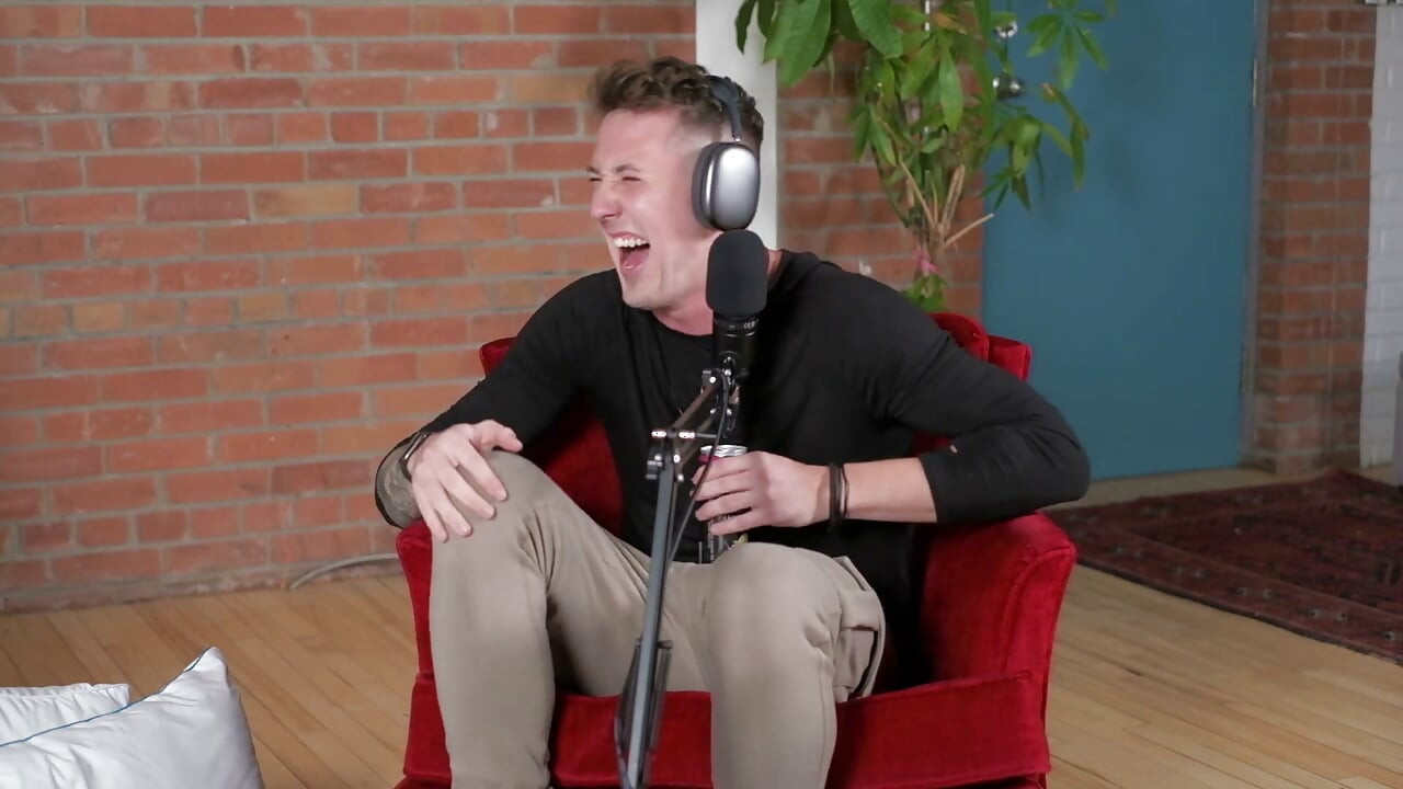 Greg O'Gallagher te robará a tu chica sin siquiera intentarlo!!