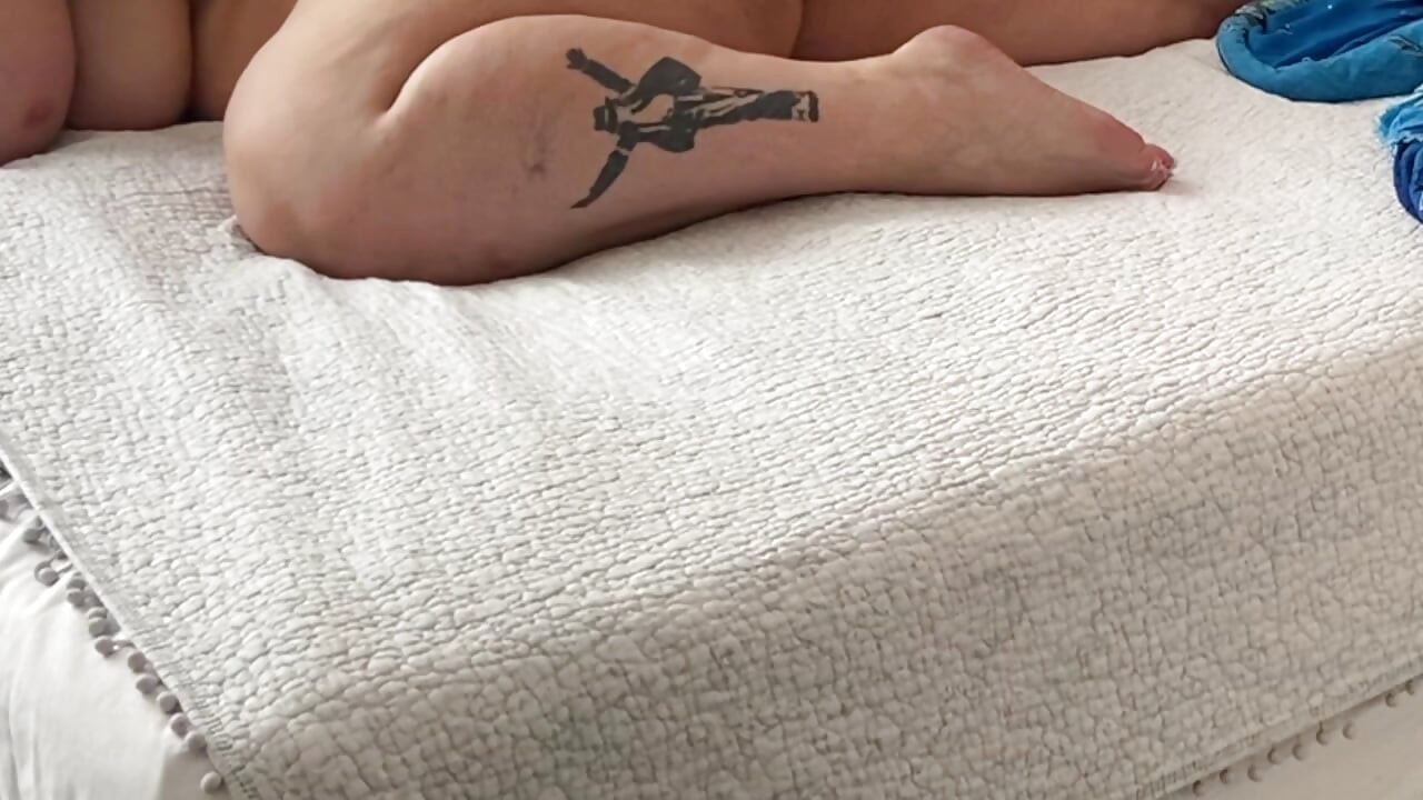 Married Wife loves hard dick down her ass hole in the morning.