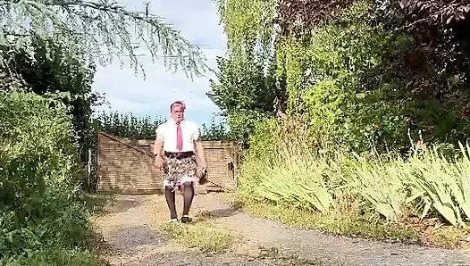 Bir akşam için küçük etekli hızlı bir kıyafetle