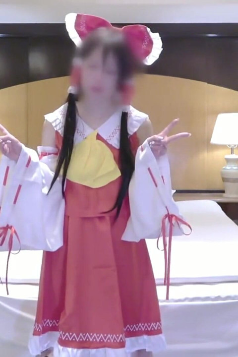 Slender Downer Style Apparel Girl Cosplayer Shows Her Quiet Charm as a Reimu Shrine Maiden Again 2
