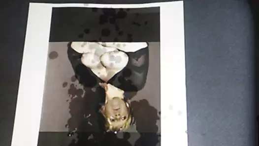 Büyük memeli orta yaşlı seksi kadın büyük boşalma