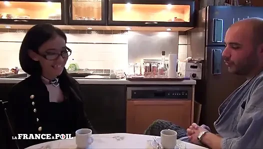 Sexy sekretärin mit kleinen titten wird von ihrem nachbarn geknallt und vollgespritzt