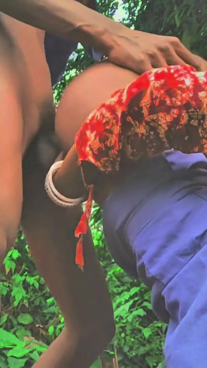 Indian desi village 18 year old couple wild sex in the jungle | Clip 1